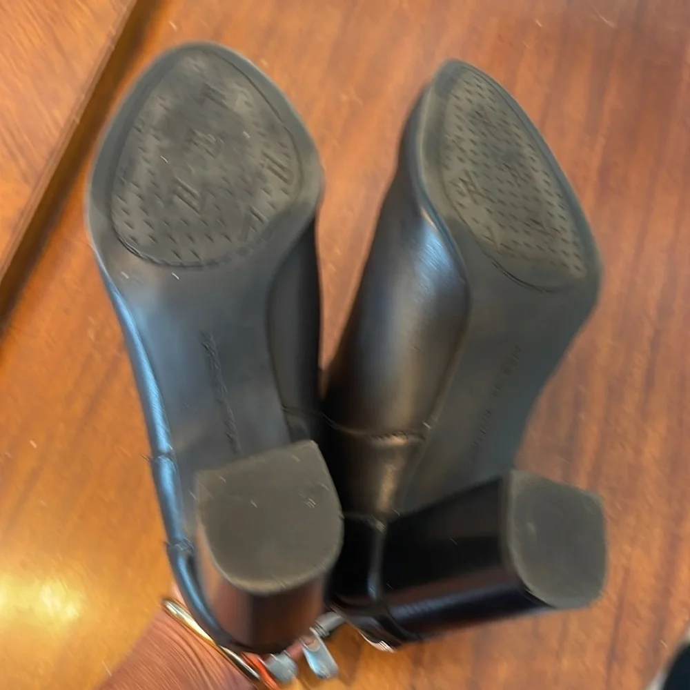 Adrienne Vittadini preowned leather